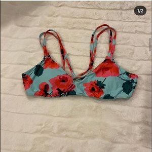 Billabong floral top!
